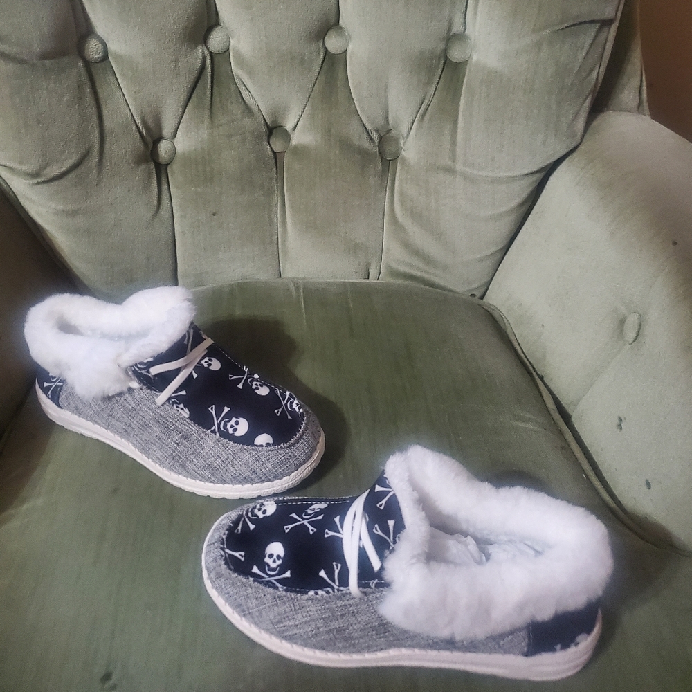 Ladies Skull House Shoes